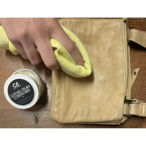 How to get jean stain off purse top